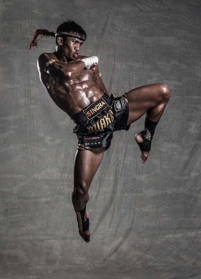 Buakaw Knie